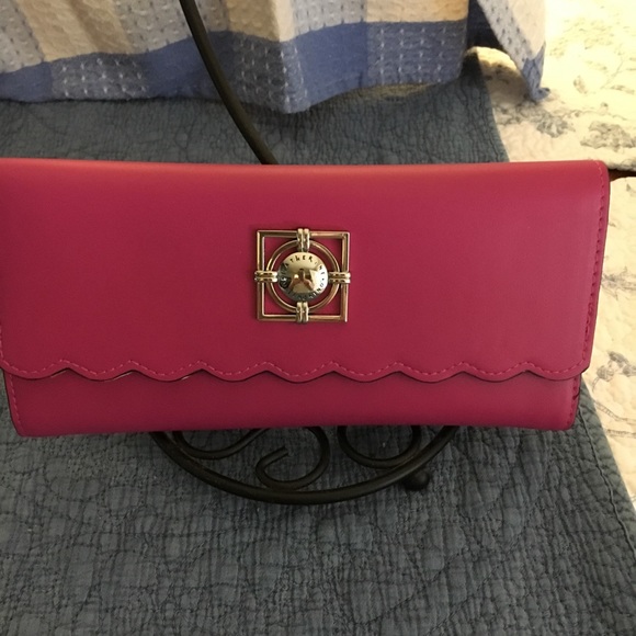 Clutch - Picture 1 of 8